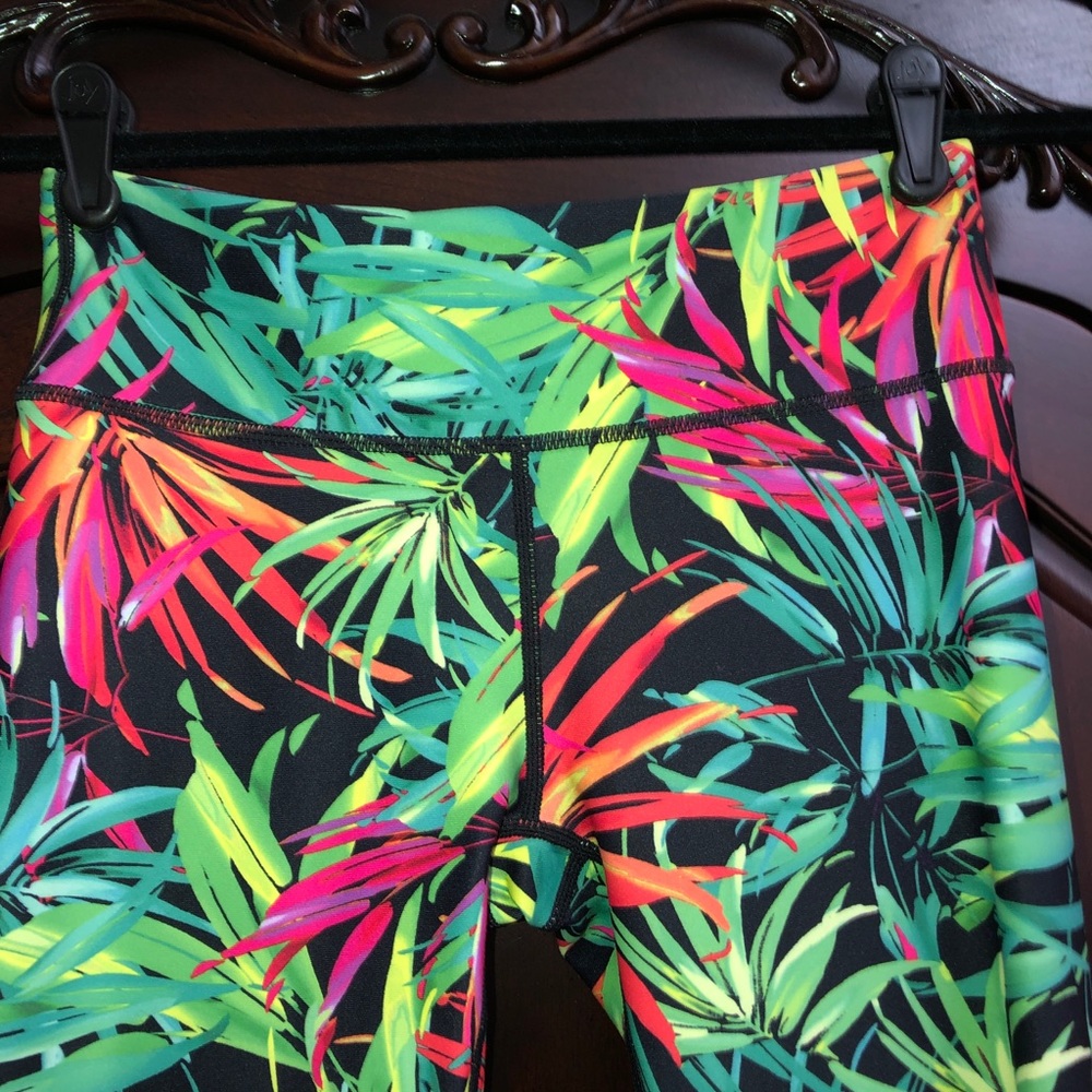 BOGO FABLETICS SALAR PRINTED CAPRIS XXS!!!